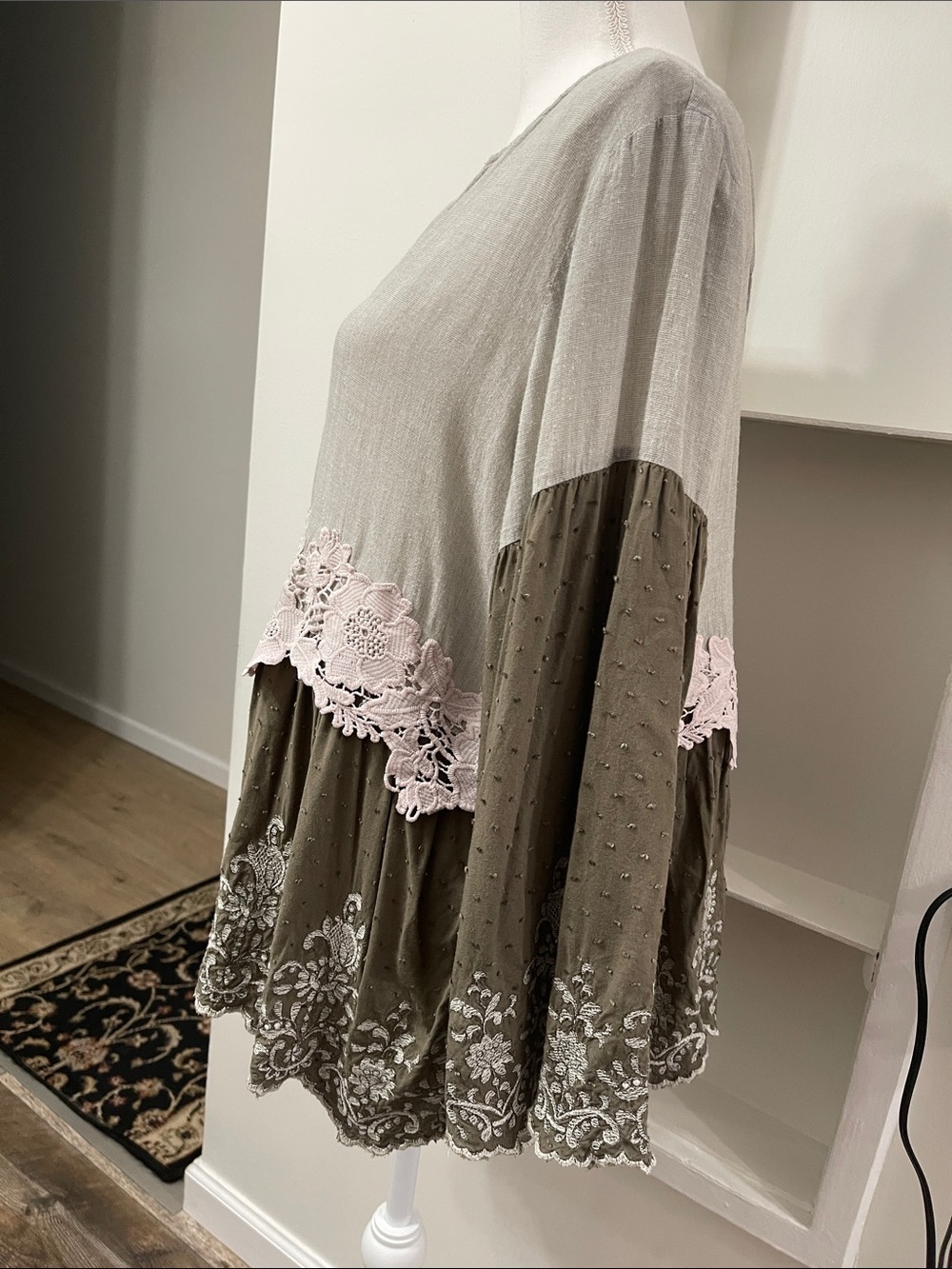 LOGO Lavish Boho Mixed Media Lace Embroidery Tunic Top Gray Olive Green Tiered M - Picture 5 of 16